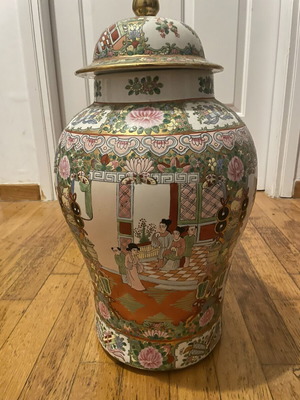 Large Chinese Famille Rose Vase with Lid, like new, 50cm, 1970s