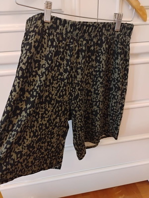 LC Waikiki bermuda shorts, cool, unworn
