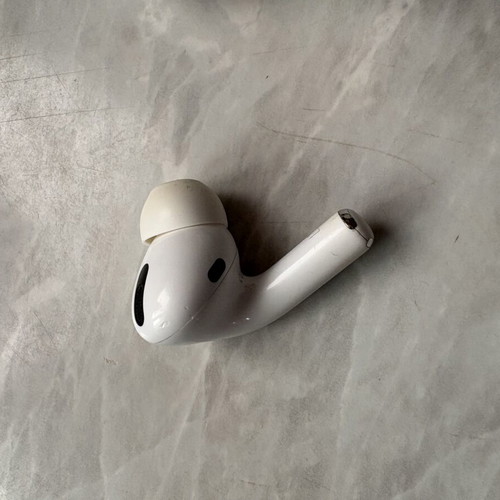 Apple AirPods Pro 1st Generation charging case A2190 with left earbud used