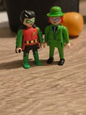 Kinder x Playmobil DC Robin and Riddler figures like new