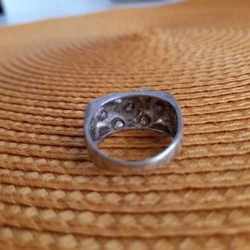Silver 925 ring with zircons like new, size 9