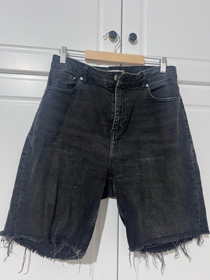 H&M Black Denim Bermuda Shorts Like New, Size XXL