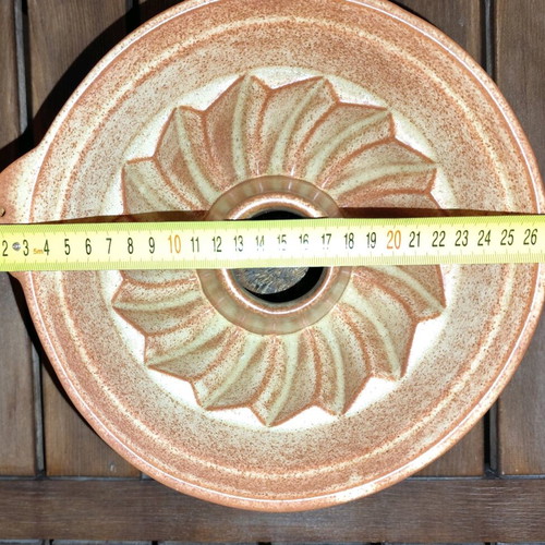 Ceramic cake mold like new