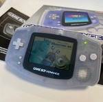Gameboy Advance Clear Glacier σαν καινούργιο με 2 αυθεντικά παιχνίδια και κουτιά