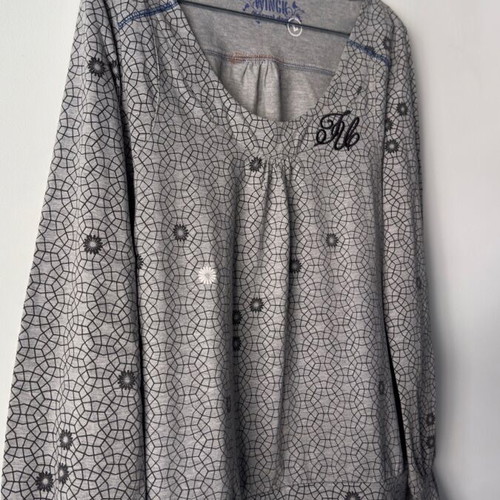 Grey blouse with design long sleeve like new, size L