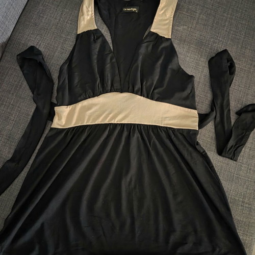 Le Vertige black top with gold, like new