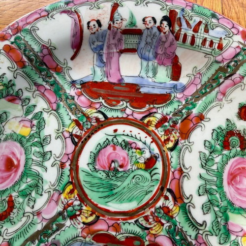 Vintage Chinese Rose Medallion Porcelain Plate 23 cm, like new