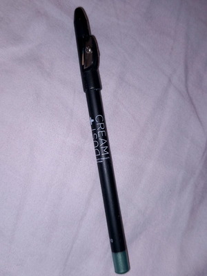 Green eye pencil Dust and cream like new