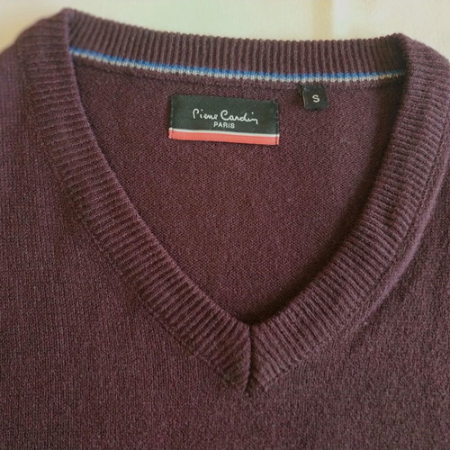 Pierre Cardin men's V-neck sweater like new, size S, burgundy