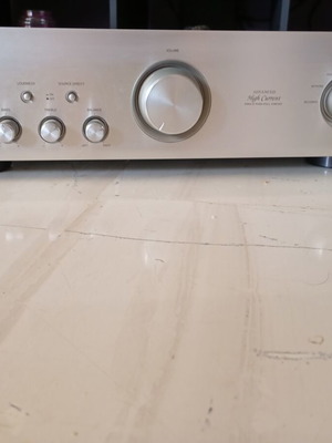 Denon PMA520AE integrated sound amplifier like new with remote control