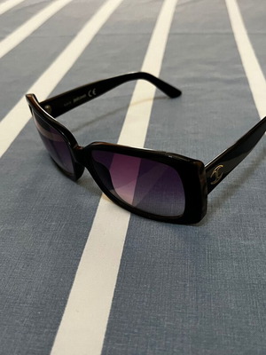 Just Cavalli JC498S sunglasses, black and purple