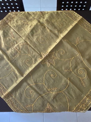 Vintage embroidered decorative tablecloth 105×105 cm