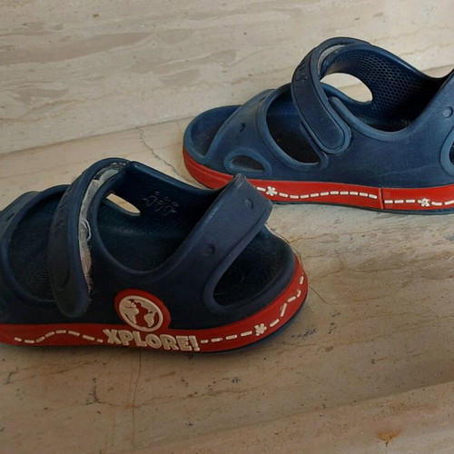 Coqui sandals like new, blue, sizes 26-27