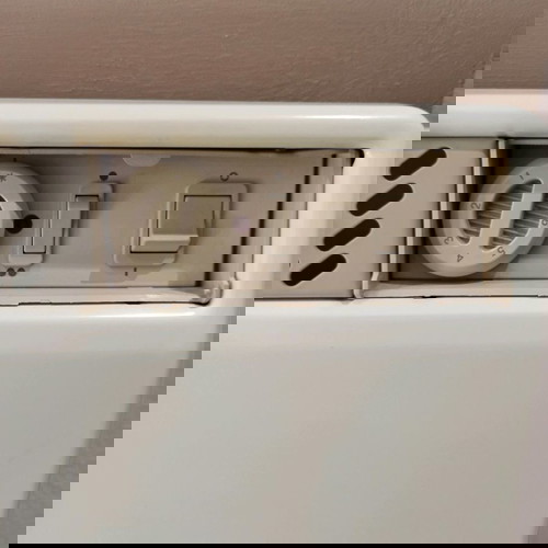 Ηλεκτρικό καλοριφέρ-θερμοπομπός 1500W μεταχειρισμένο τοίχου-δαπέδου