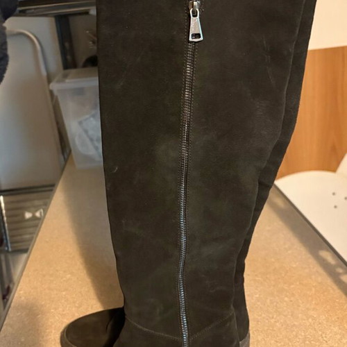 Black boots size 38 like new, leather and suede