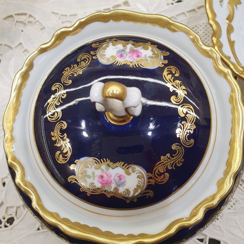 Porcelain bonbonniere like new