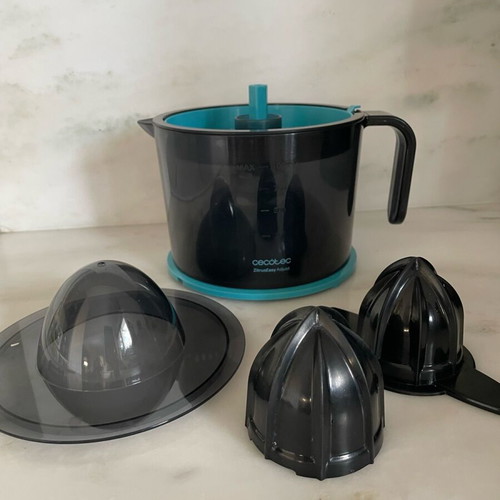 Cecotec electric juicer used with 2 cones and 1 Lt jug