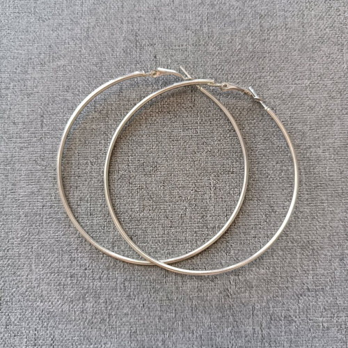 Surgical steel hoop earrings like new, silver color