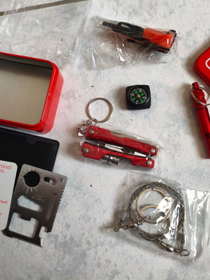 Κιτ Επιβίωσης SOS Καινούργιο Με Μικροεργαλεία Για Κάμπινγκ