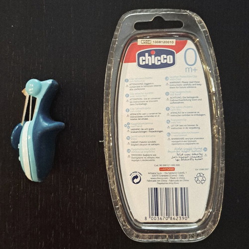 Chicco 0+ pacifier clip with gift baby nail clipper