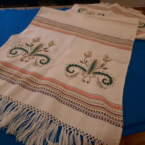 Handmade table runner set with gold thread embroidery