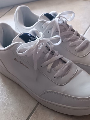 Ben Sherman sneakers size UK 12 like new, white with small yellow stain