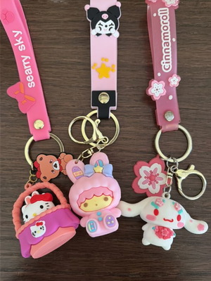 Μπρελόκ Hello Kitty και φίλοι Sanrio μεταχειρισμένα σαν καινούργια, πολύχρωμα μωβ σετ