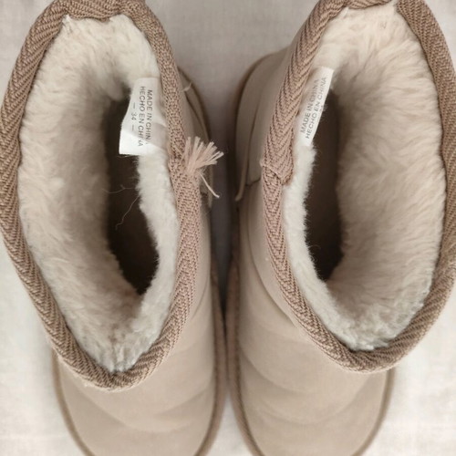 Benetton girls boots beige size 34 like new