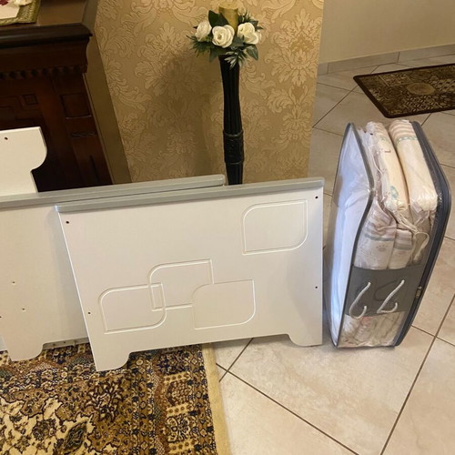 Pre-teen bed like new with accessories