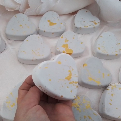 32 scented plaster hearts with gold splatter design