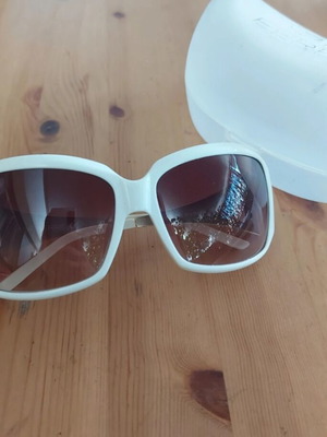 GF Ferre vintage sunglasses in ivory color like new