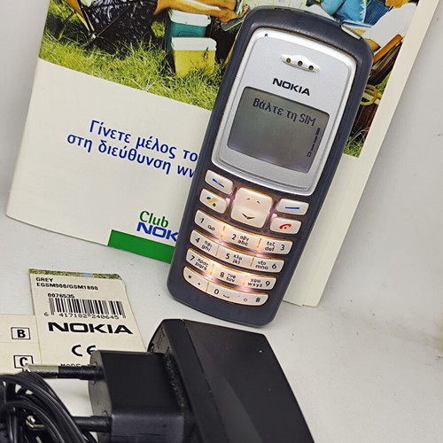 Nokia 2100 Vintage 2003 like new with charger and documents