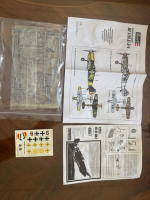 Revell Messerschmitt Bf 109 E-3/4 plastic model kit 1/72 scale