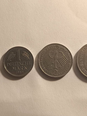 Collectible German Deutsche Mark coins set like new