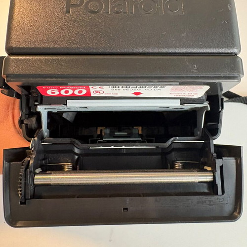 Polaroid 636 Close Up camera like new with 1 film pack (8 shots)