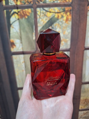 Fatale Intense Eau de Parfum μεταχειρισμένο, περίπου 80ml