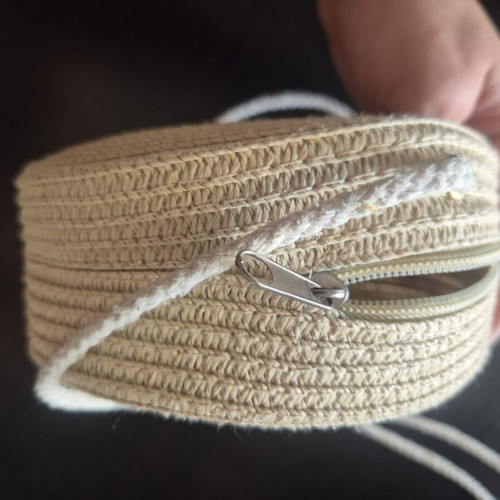 Round straw shoulder bag beige like new