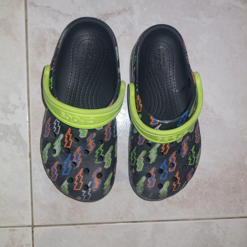Crocs Classic Lightning Bolt Clog size 31 like new, multicolor