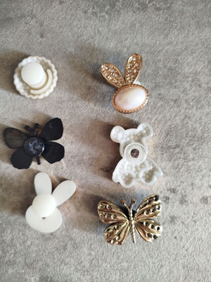 Decorative shoe clips set, 4 pieces, gold and black