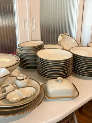 H & Co Selb Bavaria 100-piece porcelain serving set new