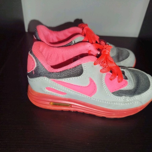 Παιδικά παπούτσια Nike αθλητικά σαν καινούργια, νούμερο 28, πολύχρωμα