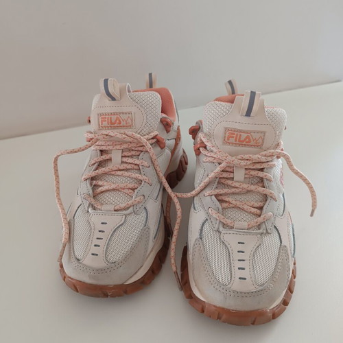 Fila women's chunky fashion sneakers size 36.5 like new, white and salmon