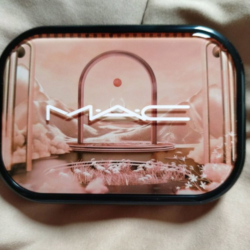 MAC eyeshadow palette new, intact