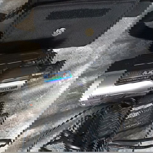 Hitachi video camera σε άριστη κατάσταση με τσάντα και φορτιστή