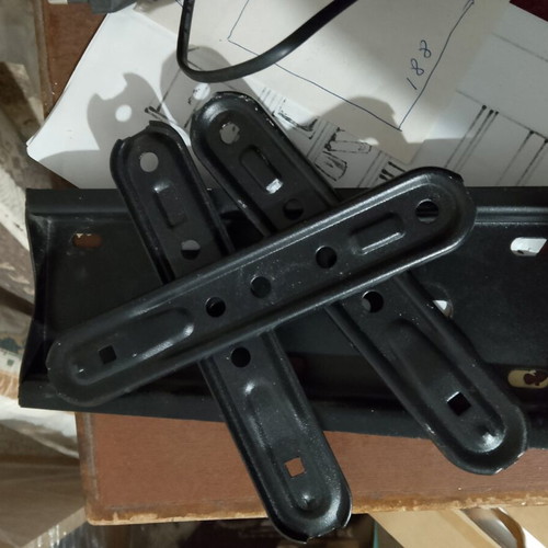 Wall mount TV bracket like new, for screens up to 43"