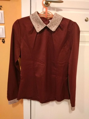 Top bordeaux new with collar and zipper, size M