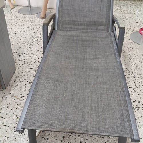 Pool bed like new with large wheel, very tall and comfortable