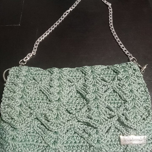 Handmade knitted shoulder bag with silver chain, new