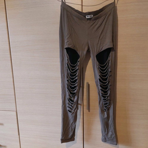 Be you khaki leggings used with black and rips S/M