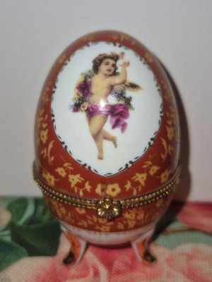 Limoge Porcelain decorative egg like new